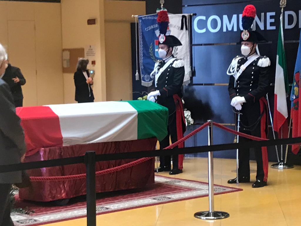 Limbiate, aperta fino alle 19 la camera ardente per l’ambasciatore Luca Attanasio