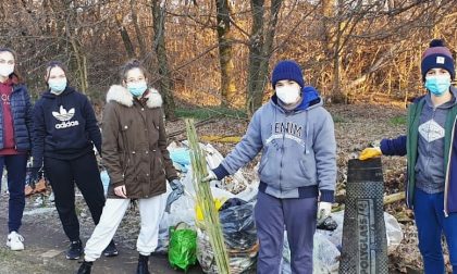 Il gruppo adolescenti dell'oratorio Sacro Cuore ripulisce Arcore dalla monnezza