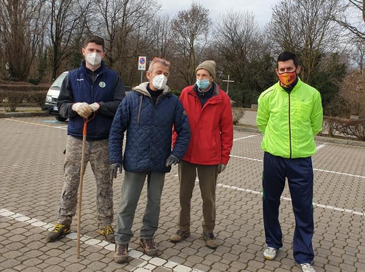 Volontari al lavoro per ripulire Aicurzio dalla monnezza