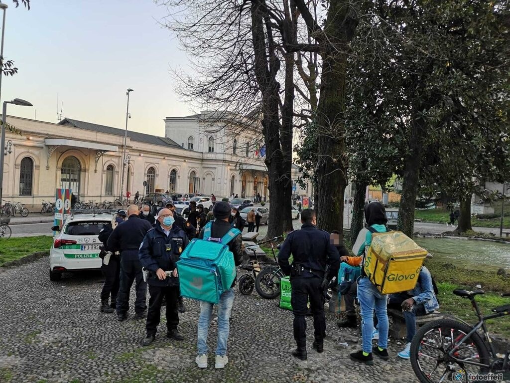 Controlli anti degrado e violazioni, blitz della Polizia