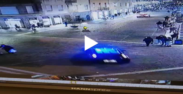 Guida folle nelle vie del centro. Arrestati dai Carabinieri con l’applauso dei cittadini