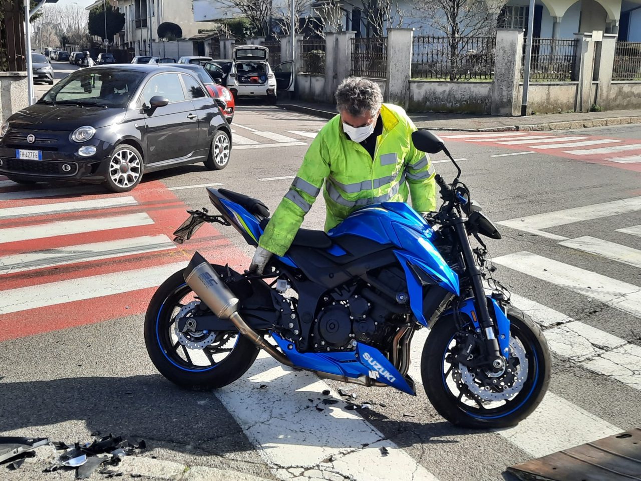 Scontro fra auto e moto all’incrocio pericoloso