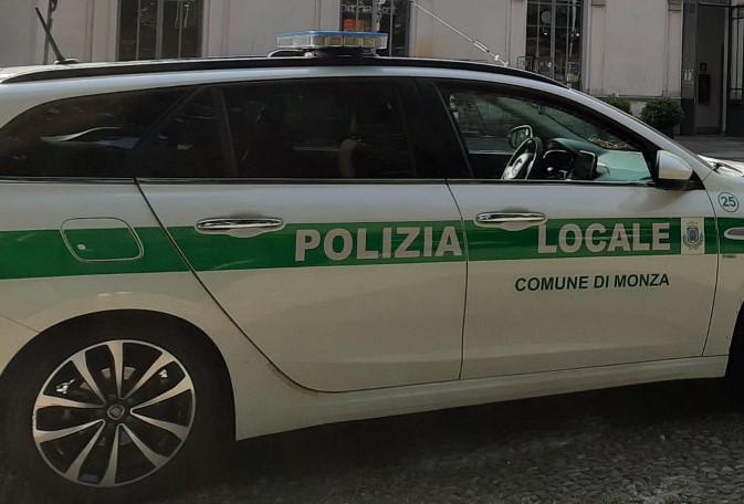 Tenta di disfarsi dell’hashish dopo l’incidente col monopattino