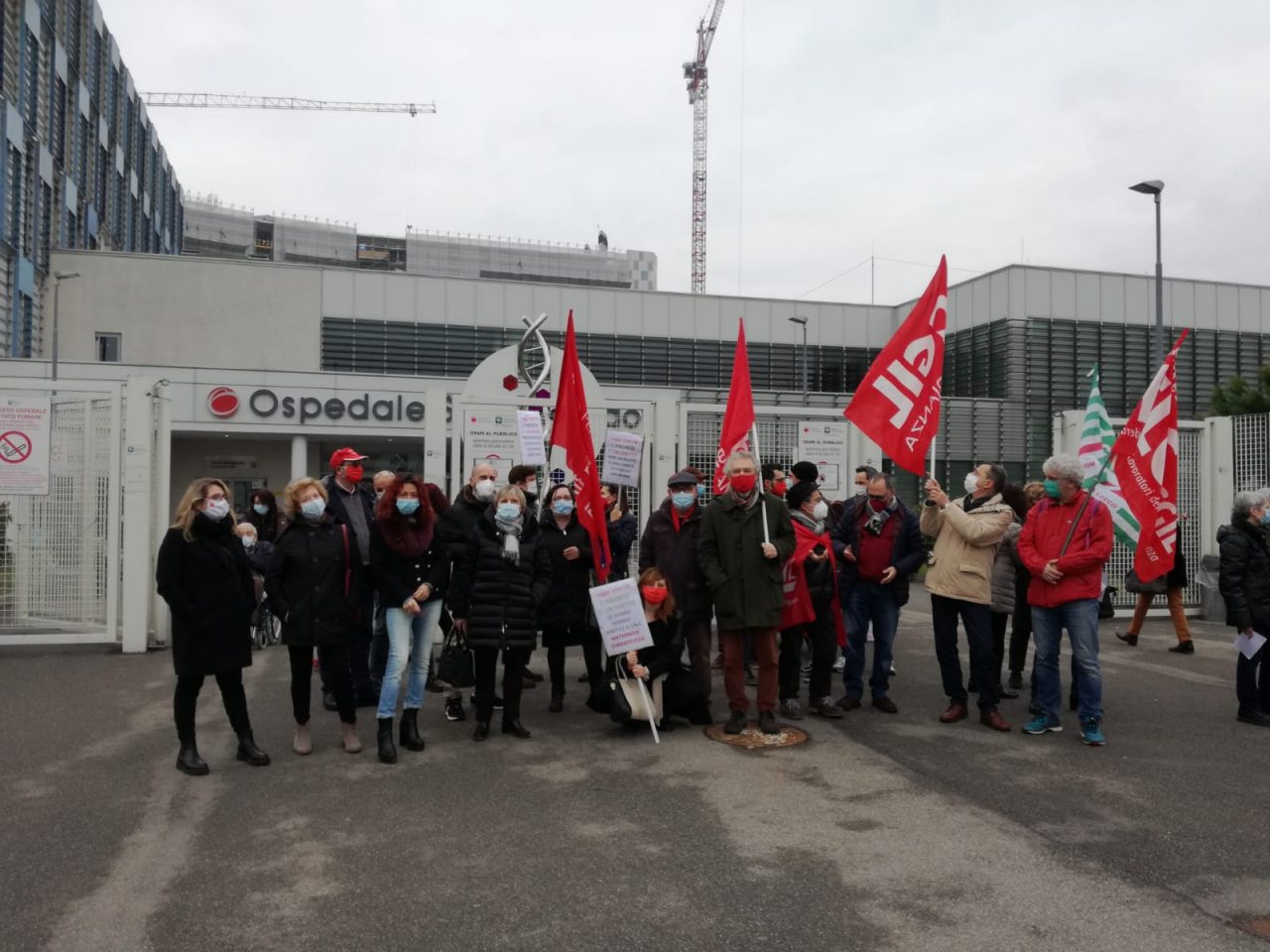 “A fianco delle donne, sempre”. Presidio di Cgil, Cisl e Uil