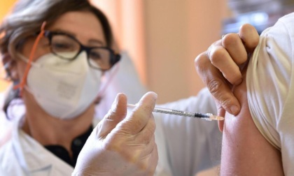 Vaccinazioni in Lombardia, al lavoro per avere la terza dose a quattro mesi dalla seconda