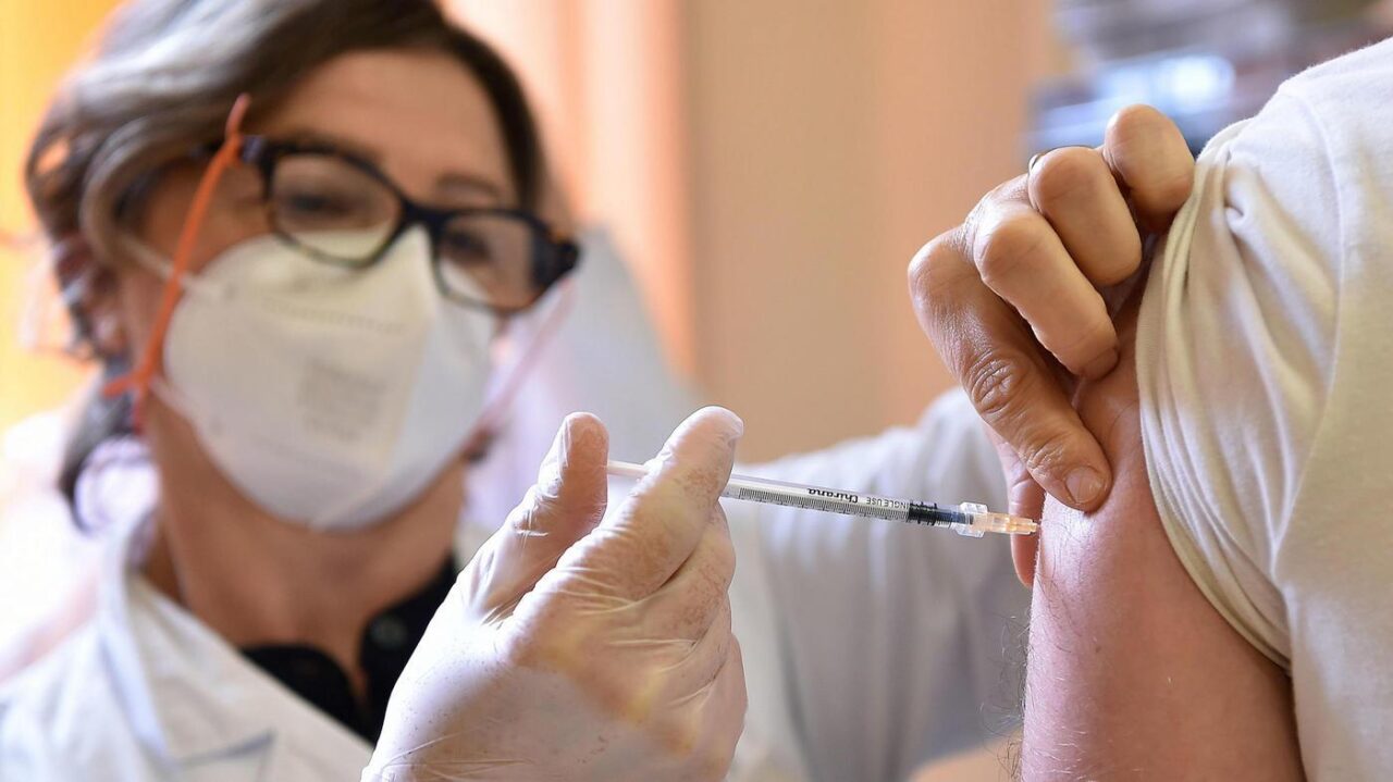 Campagna antinfluenzale, quando e come prenotare il vaccino a Ceriano Laghetto
