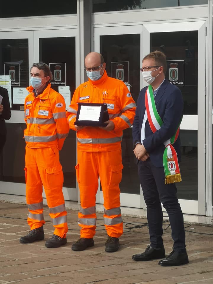 Giussano, servizio di  accompagnamento per gli anziani nei centri vaccinali