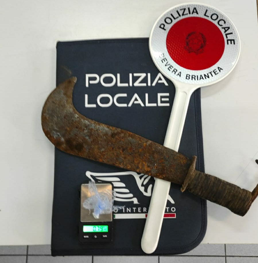 Sequestrati cocaina e un altro machete: la Polizia locale dichiara guerra ai pusher