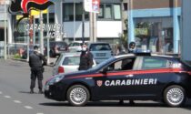 Sedicenne alla guida di un'auto salta il posto di controllo, inseguito e fermato a Milano