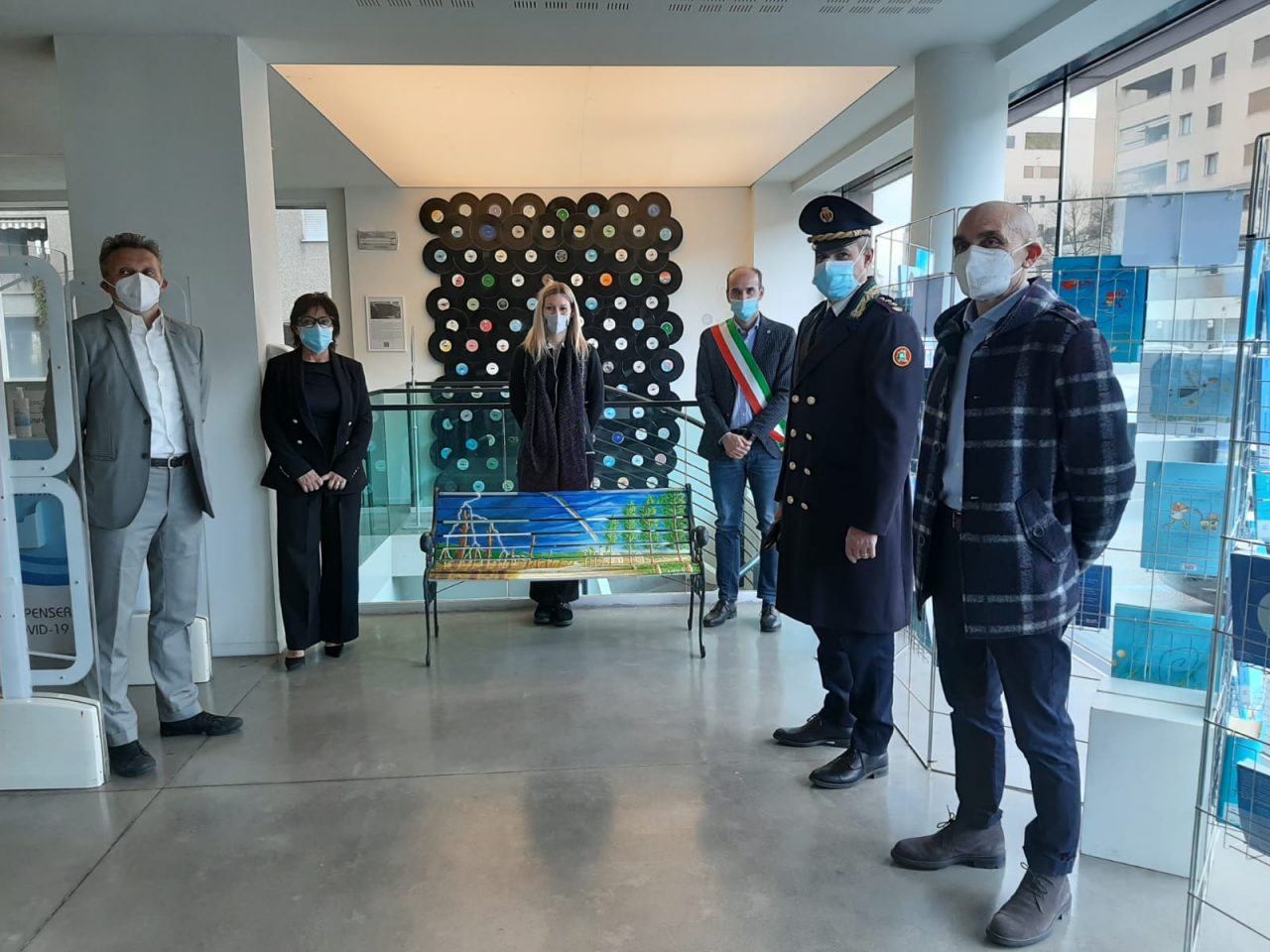 A Meda inaugurata la panchina “La speranza” in ricordo delle vittime del Covid