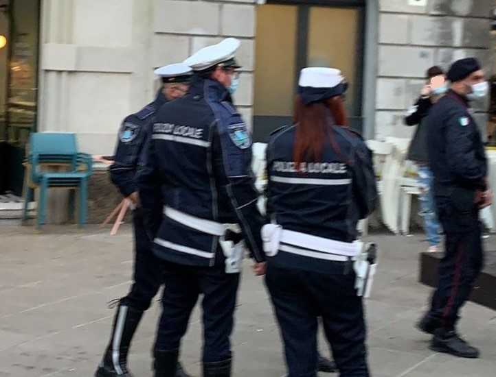 Vigilanza privata in piazza dopo la maxi rissa