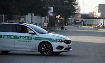 Auto trancia una tubatura del gas: rischio evacuazione per diverse abitazioni FOTO E VIDEO