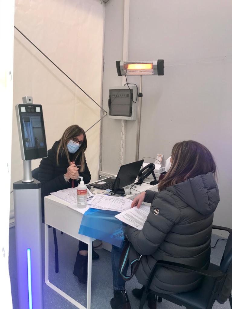Vaccini anticovid per gli insegnanti al via alla Zucchi