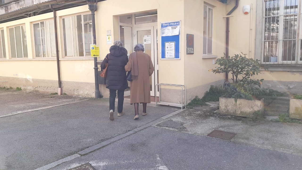 Stop AstraZeneca, appuntamenti cancellati agli insegnanti