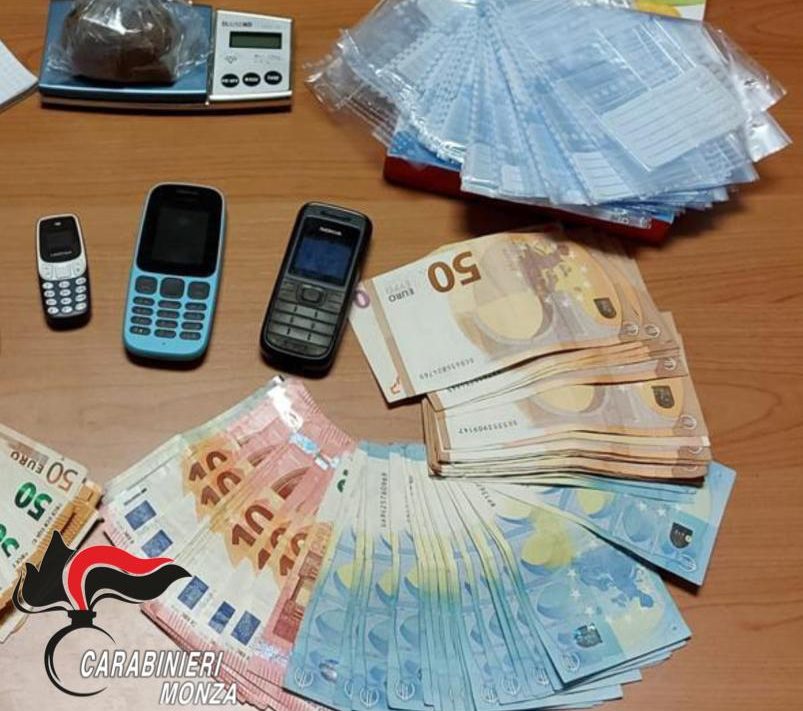 Eroina, contanti e appunti per rendicontare lo spaccio: arrestato un 40enne