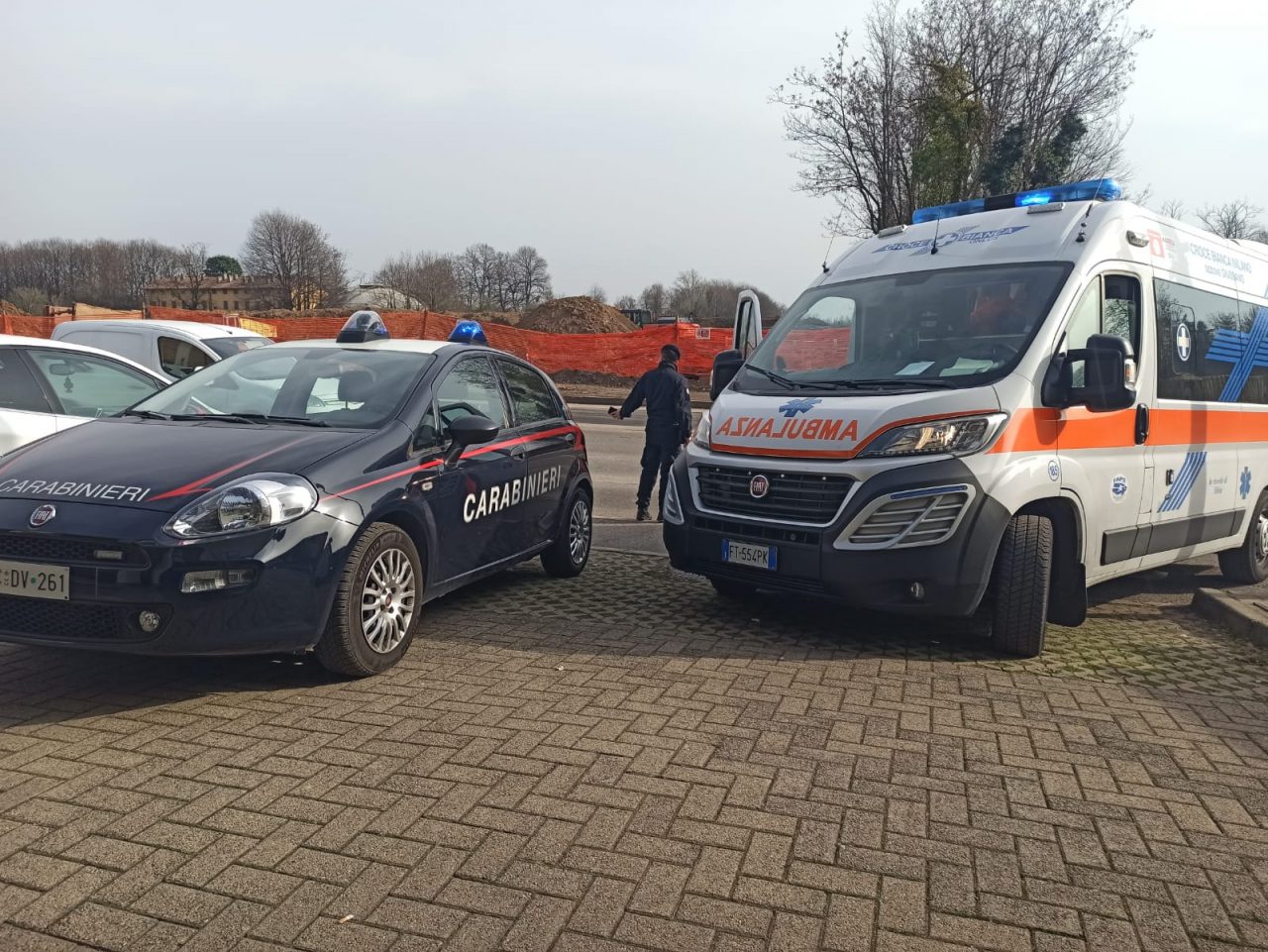 Ciclista investito da un furgone finisce al pronto soccorso