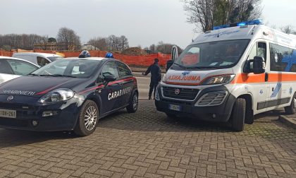 Ciclista investito da un furgone finisce al pronto soccorso