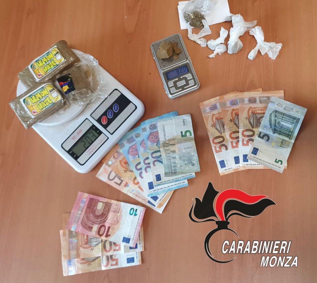 In giro con il coprifuoco, a casa un deposito di hashish