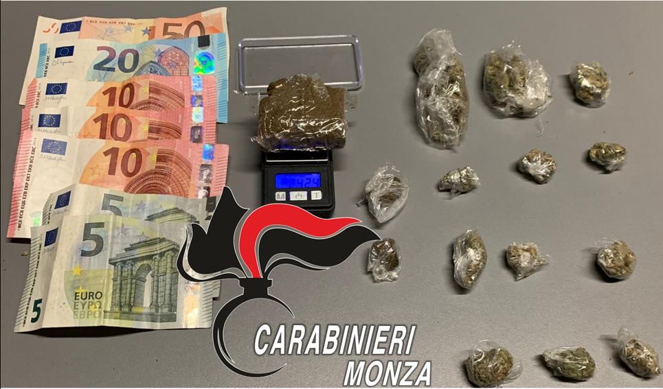 Studente di 17 anni preso con la droga in tasca e a casa