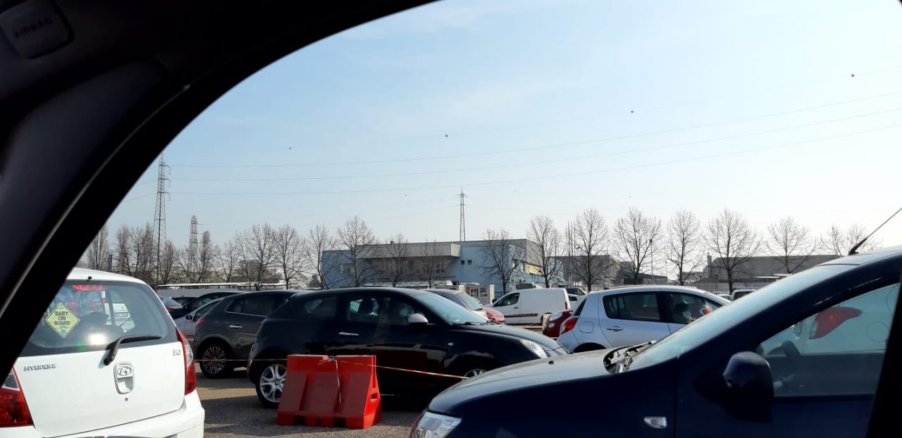 Covid, code di ore per un tampone al drive through all’ex fiera