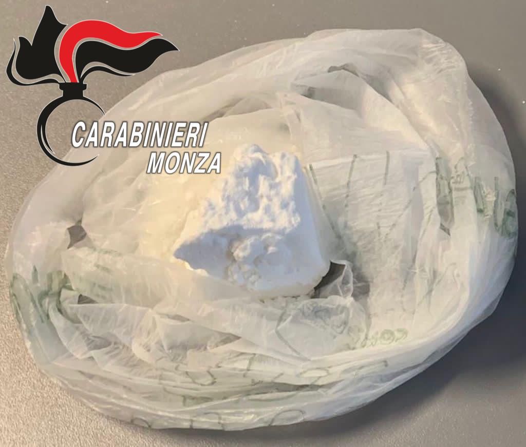 Fermato in strada con un grammo di droga in tasca, a casa ne aveva molta di più: arrestato