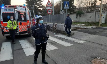 Scontro tra due bici a Meda, paura per una 92enne