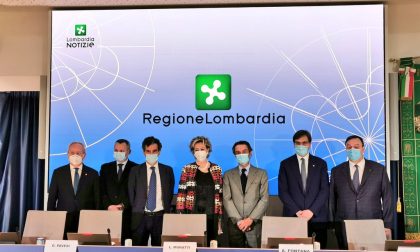 Lombardia, vaccini Covid in azienda per i dipendenti: Regione sigla il protocollo