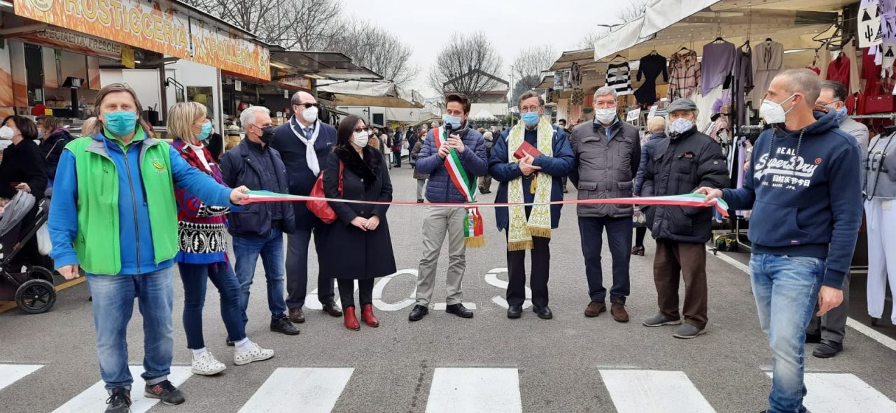 Le foto del nuovo mercato rionale a Santa Valeria