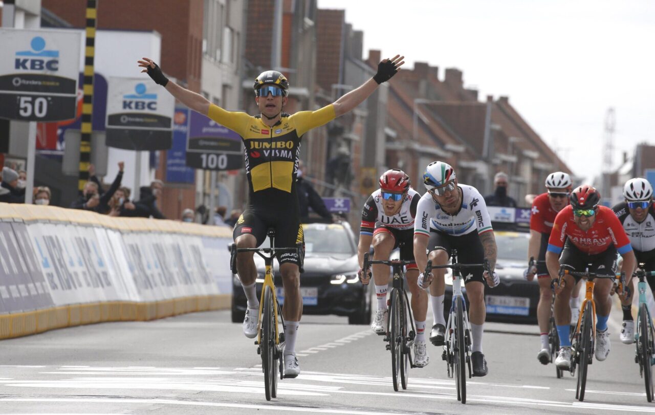 Gent-Wevelgem, Nizzolo battuto solo dal fenomeno van Aert