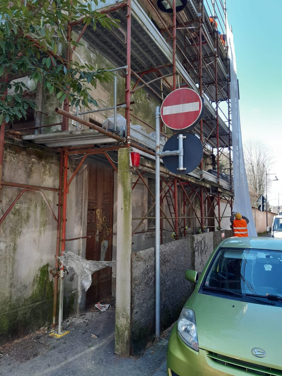 Malore sul cantiere, intervengono ambulanza e automedica
