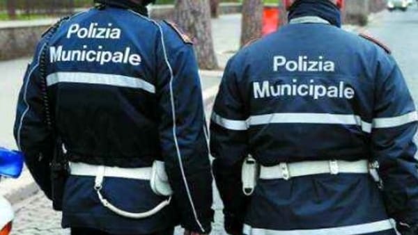 Carate, si masturba davanti a una ragazzina: denunciato
