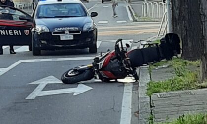 Gravissimo incidente tra una moto e l'auto della Polizia Locale