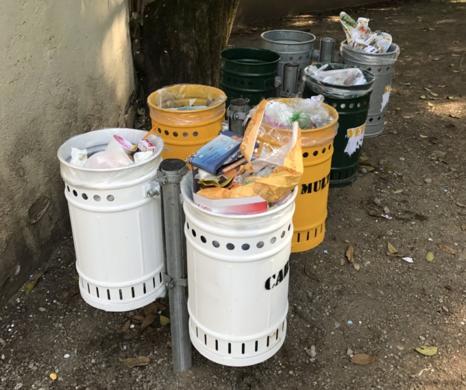 Manifesti e locandine per utilizzare meglio i cestini pubblici