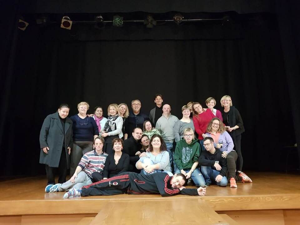 Teatri ancora chiusi, l’appello degli attori speciali di Vedano