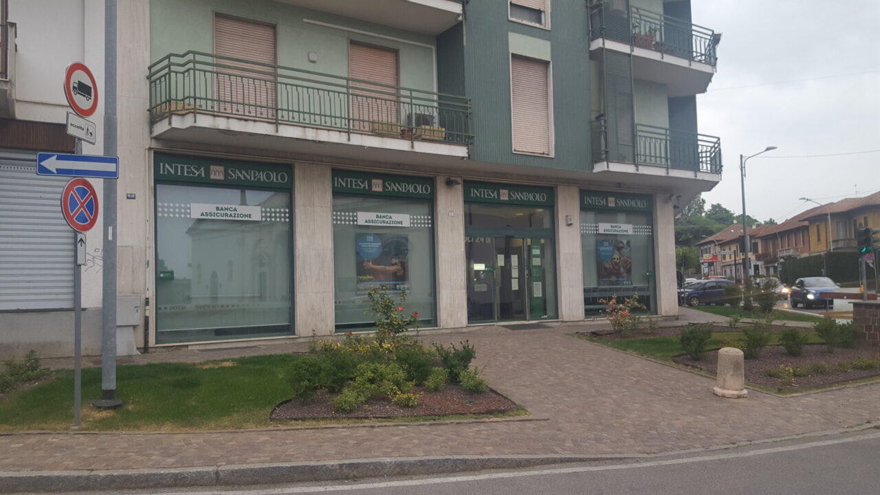 Lesmo, lo sportello della Banca Intesa chiude i battenti
