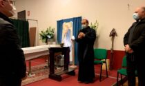 La preghiera dell'arcivescovo Delpini, accanto agli scout, per don Eugenio