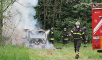 Un incendio divora un furgone