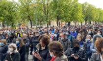 (Proprio) a Bergamo il raduno “No paura day”: in 600 a cantare “la pandemia è una fesseria”