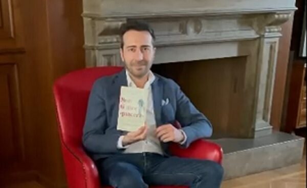 “Non si dice piacere”, il vicesindaco di Lentate propone un libro sul galateo