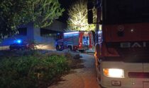 Incendio in azienda, squadre dei Vigili del fuoco al lavoro