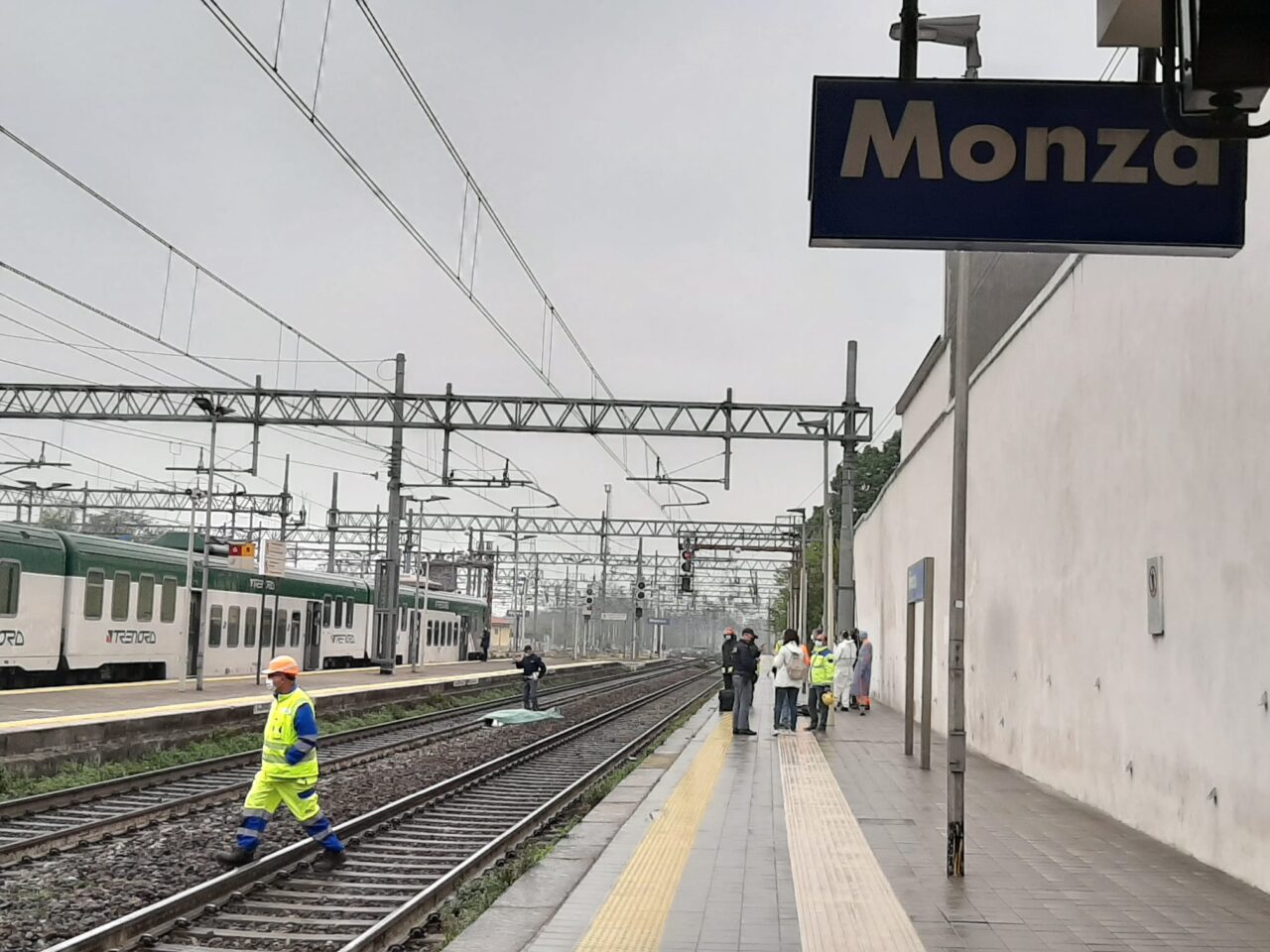 Monza, 43enne muore investito da un treno