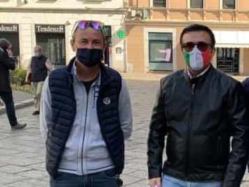 Protesta silenziosa degli ambulanti