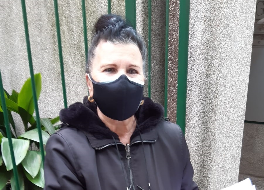 Via Buonarroti, i marciapiedi sono a “ostacoli”