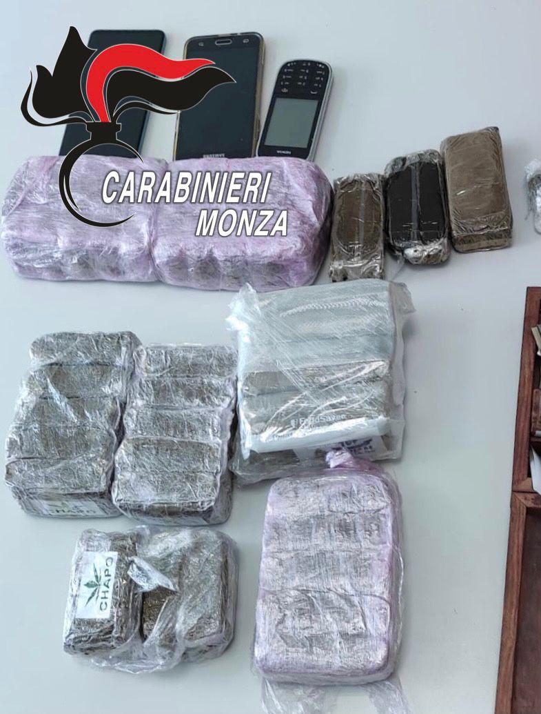 Nascondeva in casa più di tre chili di droga