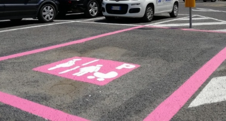 Carate, in Consiglio comunale una mozione per istituire i parcheggi rosa