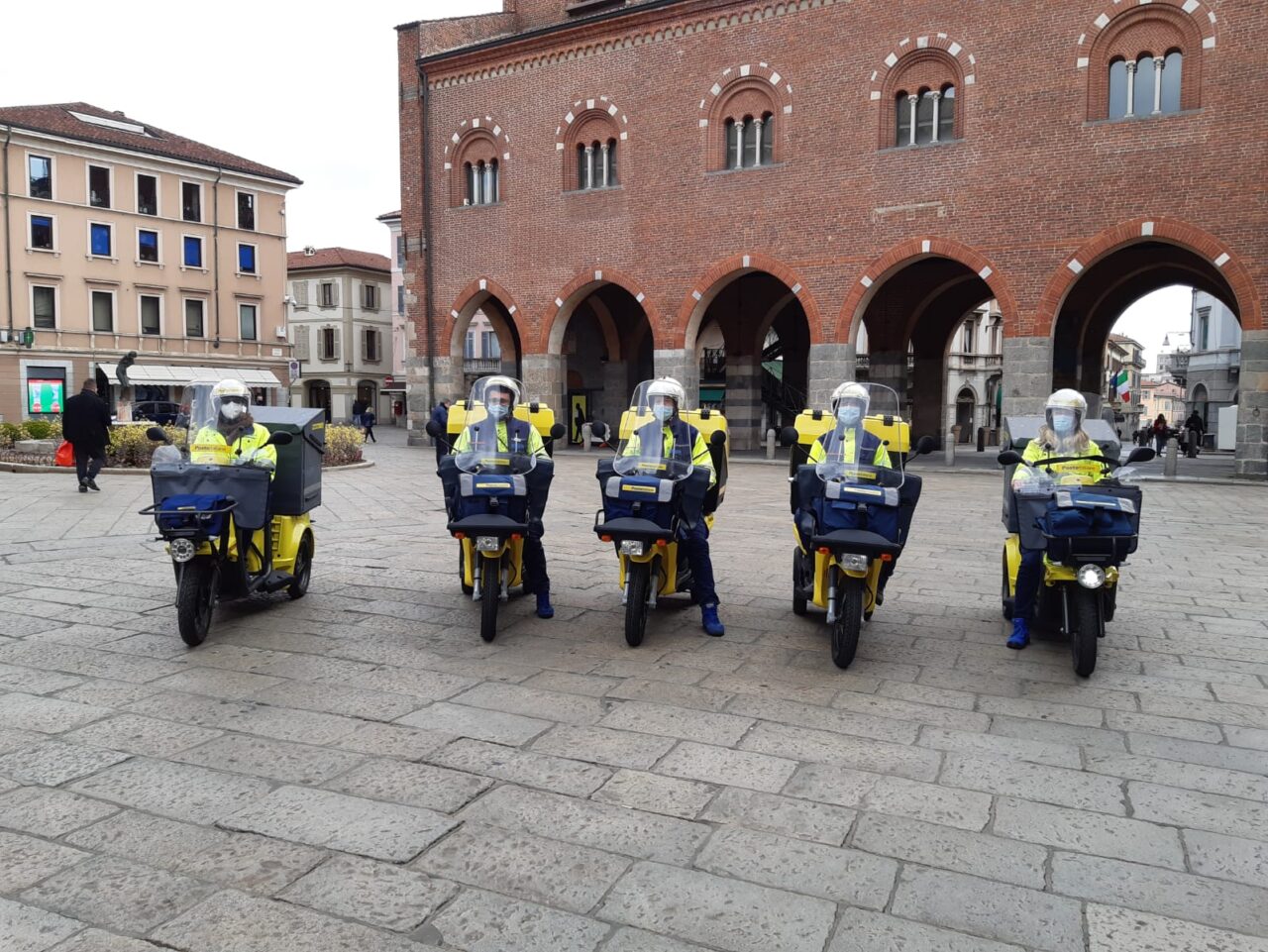 Consegna pacchi, nuova flotta green per le Poste
