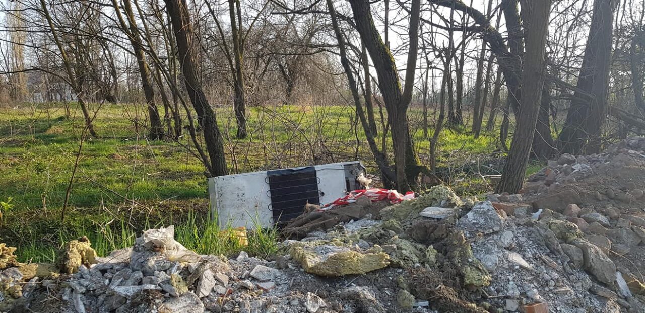 Rifiuti e roghi abusivi, residenti “sentinelle”