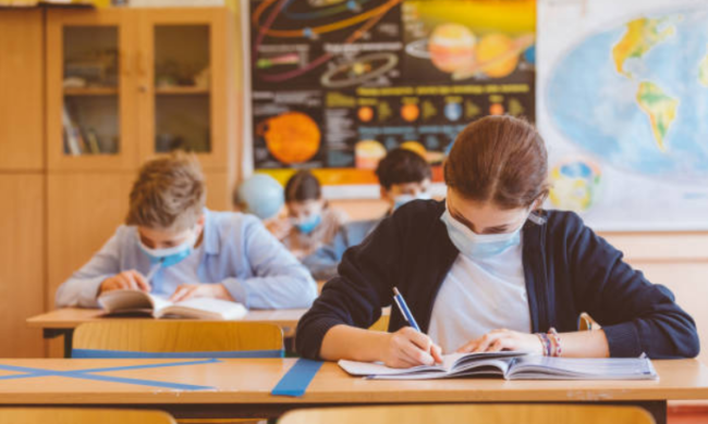 A scuola anche in estate: il piano del ministro all’Istruzione (che però è volontario)