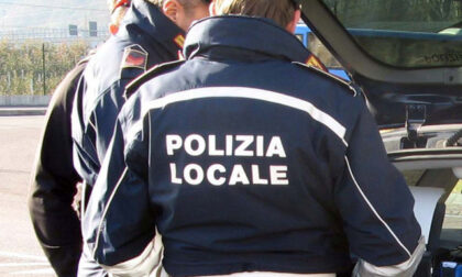 Guida spericolata in centro a Monza: fermato dalla Polizia locale, non aveva mai conseguito la patente