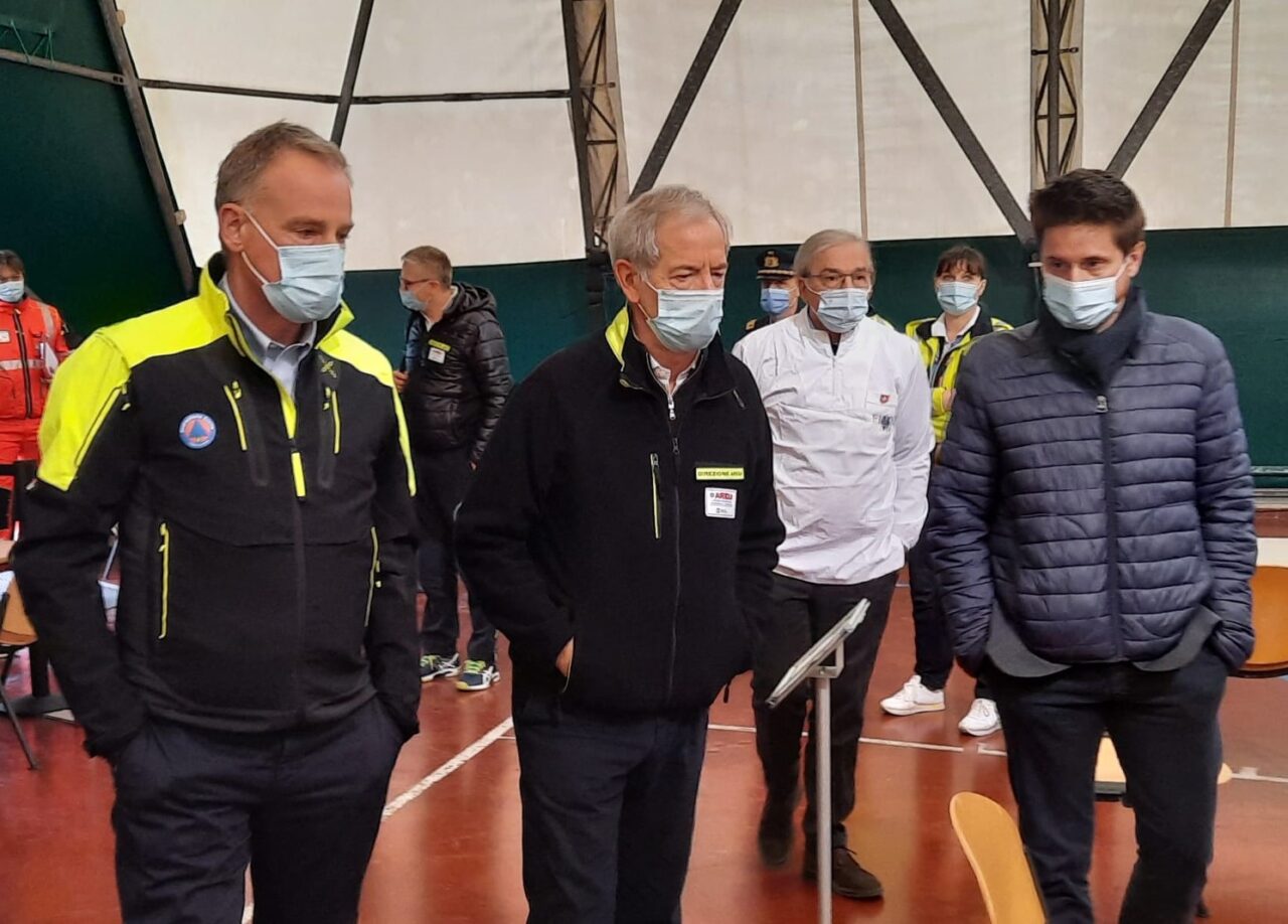 Vaccinazioni agli anziani allettati con i medici dell’Aeronautica militare